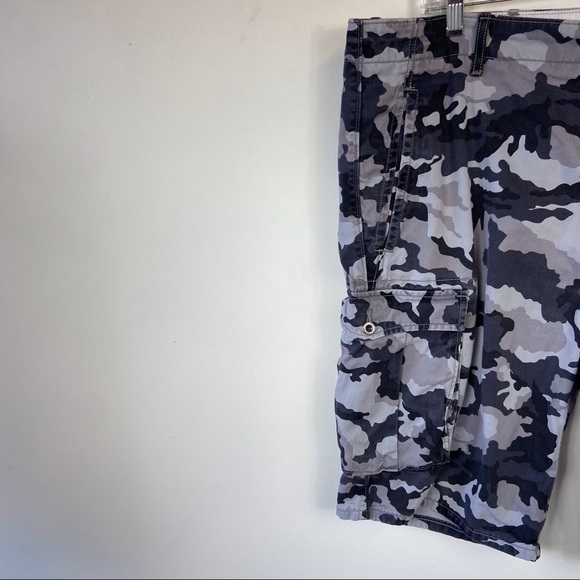 ❗️Levi’s Camouflaged Cargo shorts - Picture 3 of 11